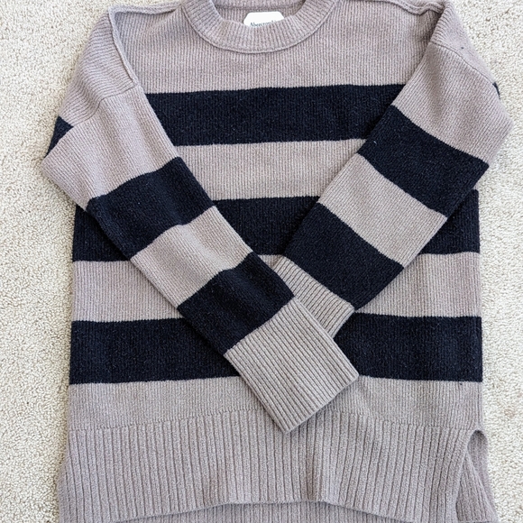 Abercrombie and Fitch women's small oversized striped sweater - Picture 4 of 4